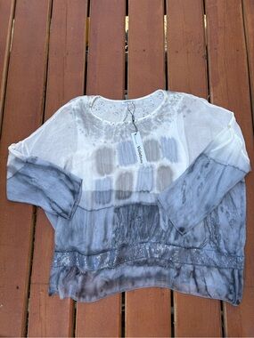 Violet Ruby Women's Gray and White Tie-Dye Pullover Blouse Boho Y2K Sequin